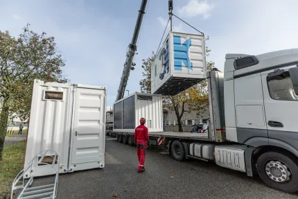 Das erste Modul der e-Fuel Pionieranlage steht!